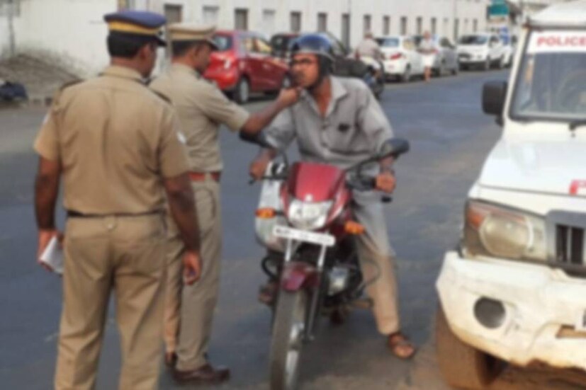  ഇന്‍സ്പെക്ടര്‍ റാങ്കിലോ അതിന് മുകളിലോ ഉളള ഉദ്യോഗസ്ഥരുടെ സാന്നിധ്യത്തില്‍ മാത്രമേ ഇത്തരത്തില്‍ വാഹനം തടയാവൂ. അപകടങ്ങള്‍ ഉള്‍പ്പെടെയുളള ഹൈവേ ട്രാഫിക് സംബന്ധമായ പ്രശ്നങ്ങള്‍ കൈകാര്യം ചെയ്യേണ്ടതിന്‍റെ ഉത്തരവാദിത്തം അതതു മേഖലയിലെ ഹൈവേ പൊലീസ് വാഹനങ്ങള്‍ക്കാണെന്ന് ജില്ലാ പൊലീസ് മേധാവിമാര്‍ ഉറപ്പുവരുത്തണമെന്നും നിര്‍ദ്ദേശിച്ചിട്ടുണ്ട്.