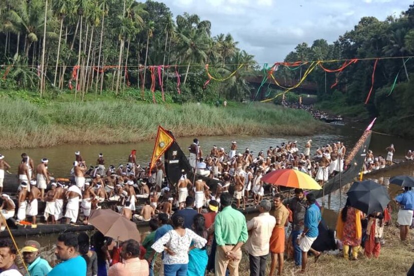  ഇരവിപേരൂര്‍ ഗ്രാമപഞ്ചായത്ത് വാര്‍ഷിക പദ്ധതിയുടെ ഭാഗമാണ് ജനകീയമായ ജലോല്‍സവം. കഴിഞ്ഞ വര്‍ഷം പ്രളയത്തെതുടര്‍ന്ന് ജലോല്‍സവം നടത്താനിയാരുന്നില്ല. ഇത്തവണ എട്ട് പള്ളിയോടങ്ങള്‍ പങ്കെടുക്കും. കീഴ്വന്മഴി, മഴുക്കീര്‍, ഓതറ, കിഴക്കനോതറ കുന്നേകാട്, കടപ്ര, പുതുക്കുളങ്ങര, കോടിയാട്ടുകര, മേപ്രം തൈമറവുംകര എന്നീ പള്ളിയോടങ്ങളാണ് മത്സരത്തില്‍ പങ്കെടുത്തത്. ജലമേളയ്ക്ക് മുന്നോടിയായി വഞ്ചിപ്പാട്ട് മത്സരവും നടന്നിരുന്നു ഈ മത്സരത്തിന്‍റെ കൂടി അടിസ്ഥാനത്തിലാണ് വിജയികള്‍ക്ക് സമ്മാനങ്ങള്‍ നല്‍കിയത്.
