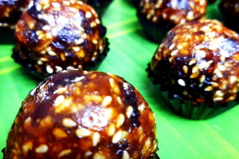  ചാചകവിദഗ്ധകളായ ആറ് വനിതകളാണ് ഈ മധുരപ്പെട്ടിയുടെ പിന്നിലുള്ളത്. രാജശ്രീ രാജലക്ഷ്മി, പ്രിയ കൊളശേരി, നാസിയ ഐഷ, രാധാ സുന്ദർ, കൃഷ്ണവേണി, ബിന്ദു ജി എസ്. ഫേസ് ബുക്ക് വഴിയും സോഷ്യൽ മീഡിയയിലെ ഫുഡ് ഗ്രൂപ്പ് വഴിയും ആണ് ഇവർ ഓർഡർ എടുത്ത് ദീപാവലി സ്വീറ്റ്സ് വിപണിയിൽ എത്തിക്കുന്നത്.