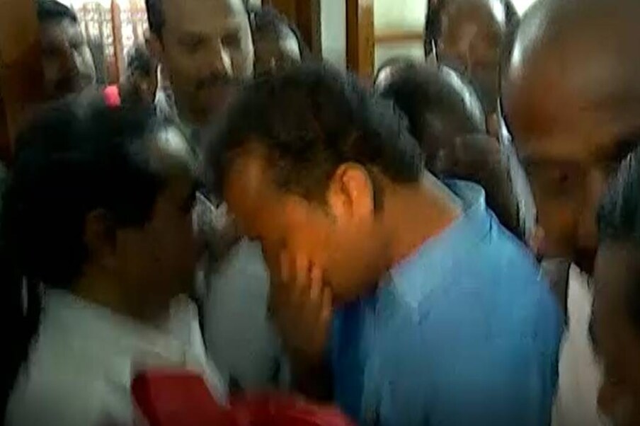  പ്രതിപക്ഷത്തിനും മേയറെ കുറിച്ച് പറയാന്‍ നല്ലത് മാത്രം. ബിജെപിയുടെ മുതിര്‍ന്ന കൗണ്‍സിലര്‍ ബി വിജയലക്ഷ്മി പ്രശാന്തിനെ തലയില്‍ കൈവച്ച് അനുഗ്രഹിച്ചു.