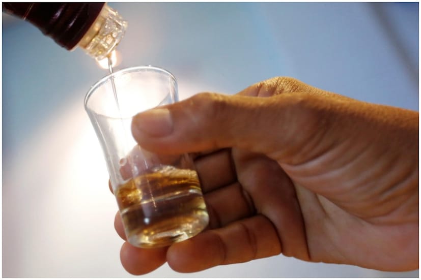 man arrested, sanitiser mixed with alcohol, Alcohol sale, Varkkala, Lock down, coronavirus, corona virus, coronavirus india, coronavirus in india, Covid 19, coronavirus kerala, coronavirus update,