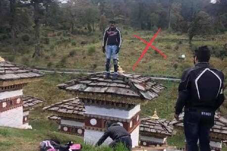ഇന്ത്യൻ ബൈക്കർ ഭൂട്ടാൻ ദേവാലയത്തിന് മുകളിൽ; വ്യാപക പ്രതിഷേധം ഇന്ത്യൻ ബൈക്കർ ഭൂട്ടാൻ ദേവാലയത്തിന് മുകളിൽ; വ്യാപക പ്രതിഷേധം