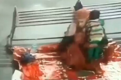 അമ്മയ്ക്കരികിൽ ഉറങ്ങിക്കിടന്ന എട്ടുമാസം പ്രായമായ കുഞ്ഞിനെ തട്ടിക്കൊണ്ടു പോയി: സ്ത്രീയെ തിരഞ്ഞ് പൊലീസ് അമ്മയ്ക്കരികിൽ ഉറങ്ങിക്കിടന്ന എട്ടുമാസം പ്രായമായ കുഞ്ഞിനെ തട്ടിക്കൊണ്ടു പോയി: സ്ത്രീയെ തിരഞ്ഞ് പൊലീസ്