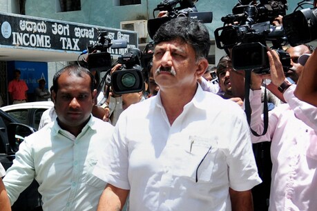 ഒടുവിൽ കോടതി കനിഞ്ഞു; കള്ളപ്പണം വെളുപ്പിക്കൽ കേസിൽ ഡി.കെ ശിവകുമാറിന് ജാമ്യം ഒടുവിൽ കോടതി കനിഞ്ഞു; കള്ളപ്പണം വെളുപ്പിക്കൽ കേസിൽ ഡി.കെ ശിവകുമാറിന് ജാമ്യം