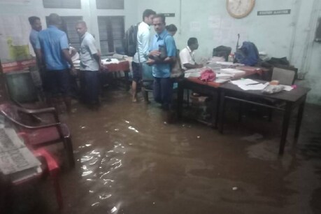 ആറു മണിക്ക് ക്യൂവില് ഉള്ളവര്ക്ക് എത്ര വൈകിയാലും വോട്ട് ചെയ്യാം; തെരഞ്ഞെടുപ്പ് കമ്മിഷൻ ആറു മണിക്ക് ക്യൂവില് ഉള്ളവര്ക്ക് എത്ര വൈകിയാലും വോട്ട് ചെയ്യാം; തെരഞ്ഞെടുപ്പ് കമ്മിഷൻ