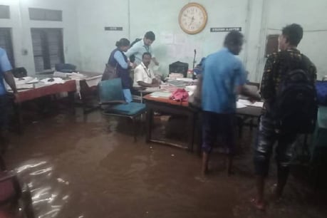 എറണാകുളത്തെ 14 ബൂത്തില് റീപോളിംഗ് വേണം;UDF കേന്ദ്ര തെരഞ്ഞെടുപ്പ് കമ്മിഷനെ സമീപിച്ചു എറണാകുളത്തെ 14 ബൂത്തില് റീപോളിംഗ് വേണം;UDF കേന്ദ്ര തെരഞ്ഞെടുപ്പ് കമ്മിഷനെ സമീപിച്ചു