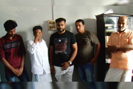 ഒന്നേമുക്കാൽ കോടിയുടെ നിരോധിത കറൻസിയുമായി മലപ്പുറത്ത് ആറുപേർ പിടിയിൽ ഒന്നേമുക്കാൽ കോടിയുടെ നിരോധിത കറൻസിയുമായി മലപ്പുറത്ത് ആറുപേർ പിടിയിൽ