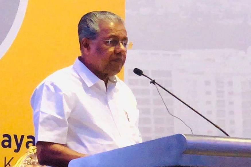  മാനവികതയുടെ അടിത്തറയില്‍ പ്രവര്‍ത്തിച്ച 'പൊന്നാനിക്കളരി'യിലൂടെ വളര്‍ന്നുവന്ന അക്കിത്തത്തിന് മറ്റുള്ളവരെക്കുറിച്ചുള്ള ഉത്ക്കണ്ഠ എപ്പോഴുമുണ്ടായിരുന്നുവെന്ന് മുഖ്യമന്ത്രി പറഞ്ഞു. അക്കിത്തത്തിന് ലഭിച്ച പുരസ്കാരം മലയാള സാഹിത്യത്തിന് കിട്ടിയ വലിയ അംഗീകാരമാണ്. മനുഷ്യന്‍റെ വേദനകളെച്ചൊല്ലിയുള്ള ആര്‍ദ്രസംഗീതം എപ്പോഴും മനസ്സില്‍ മുഴങ്ങിയ കവിയായിരുന്നു അക്കിത്തം. 'ഒരു കണ്ണീര്‍ക്കണം മറ്റുള്ളവര്‍ക്കായ് ഞാന്‍ പൊഴിക്കവേ, ഉദിക്കയാണെന്നാത്മാവിലായിരം സൗരമണ്ഡലം' എന്ന വരികള്‍ കവിയുടെ ജീവിതദര്‍ശനം തന്നെയാണ്. നമ്പൂതിരി സമുദായത്തിലെ പരിഷ്കരണ ശ്രമങ്ങളില്‍ ഇം.എം.എസ്. നമ്പൂതിരിപ്പാടിനും വി.ടി. ഭട്ടതിരിപ്പാടിനുമൊപ്പം അക്കിത്തവുമുണ്ടായിരുന്നു. നമ്പൂതിരിയെ മനുഷ്യനാക്കാനുള്ള എല്ലാ പോരാട്ടത്തിന്‍റെയും മുന്‍നിരയില്‍ അദ്ദേഹം നിന്നു.