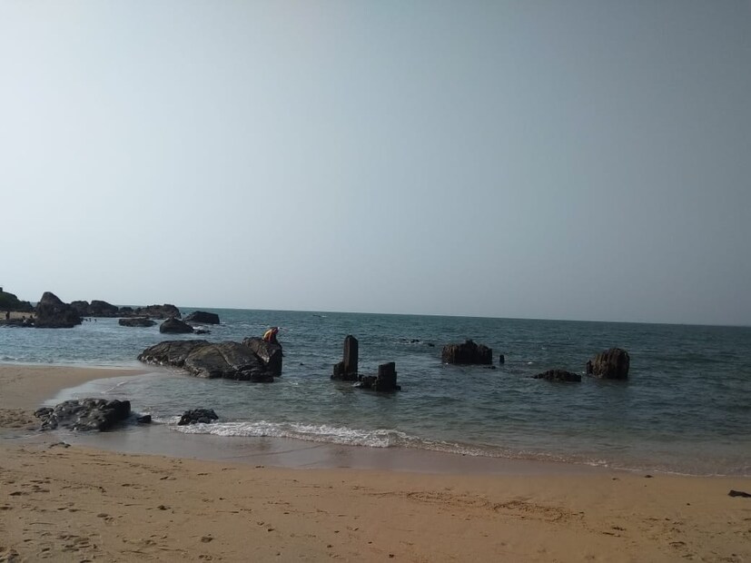  കാപ്പാട്ടേക്കു വന്ന ഗാമ കണ്ട ദ്വീപ് -- വലിയ ചരിത്രമുണ്ട് ഈ ദ്വീപിന്. കേരളത്തിലേക്കുള്ള വിദേശവ്യാപാരത്തിന്റെ കപ്പൽചാലിൽ കോർത്തിണക്കപ്പെട്ട ചരിത്രം. 1498ൽ കോഴിക്കോട് കാപ്പാട് തീരത്തു വന്നിറങ്ങിയ വാസ്കോഡ ഗാമ യാത്രാമധ്യേ കണ്ടെത്തിയ ദ്വീപാണിത്. ഇവിടെയിറങ്ങിയ ഗാമ ഒരു കുരിശ് സ്ഥാപിച്ചു. ദ്വീപിന് കന്യാമറിയത്തിന്റെ പേരിട്ടു, ഒ പാഡ്രോ ഡി സാന്ത മരിയ. പറഞ്ഞു പറഞ്ഞ് അത്, സെന്റ് മേരീസ് ദ്വീപായി.