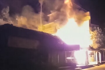 കണ്ണൂരിൽ തീ പിടുത്തം; വ്യാപാര സ്ഥാപനങ്ങൾ കത്തി നശിച്ചു: ആളപായമില്ല കണ്ണൂരിൽ തീ പിടുത്തം; വ്യാപാര സ്ഥാപനങ്ങൾ കത്തി നശിച്ചു: ആളപായമില്ല