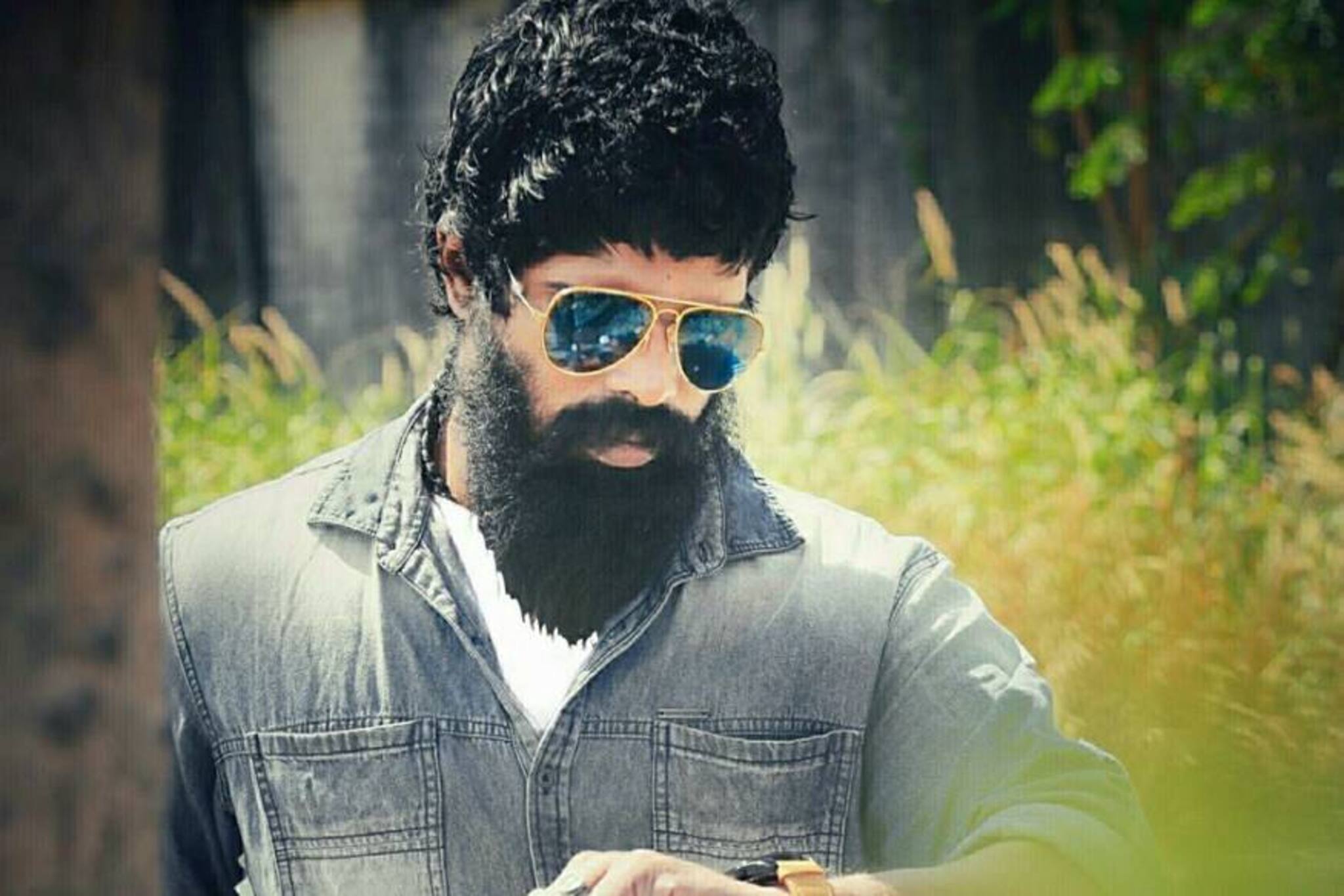 മേനോന്റെ  നിലപാട് ബിനീഷിന്റെ തലവരമാറ്റി; ഒരു ദിവസം നാല് ചിത്രം; കൈനിറയെ ഉദ്ഘാടനം