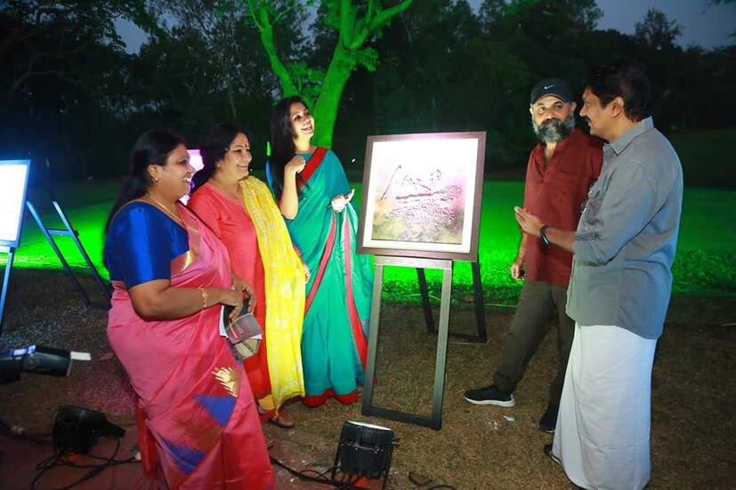  ഒരു പ്രത്യക വിഭാഗത്തിനെ ഉദ്ദേശിച്ചായിരിക്കും ചിത്രങ്ങൾ. ട്രാൻസ് ജെൻഡറുകൾക്കു വേണ്ടി നടത്തിയ ചിത്രപ്രദർശനമാണ് ഏറെ ശ്രദ്ധ നേടിയത്. ചെന്നൈയിൽ ക്രിസ്ത്യൻ കോളേജിൽ പഠിക്കുമ്പോൾ ട്രാൻസ്ജെൻഡറുകളോടുള്ള സമൂഹത്തിന്‍റെ അവഗണന ശ്രദ്ധയിൽപെട്ടതോടെയാണ് രേഷ്മ അവർക്കായുള്ള പ്രവർത്തനങ്ങൾ ആരംഭിച്ചത്.