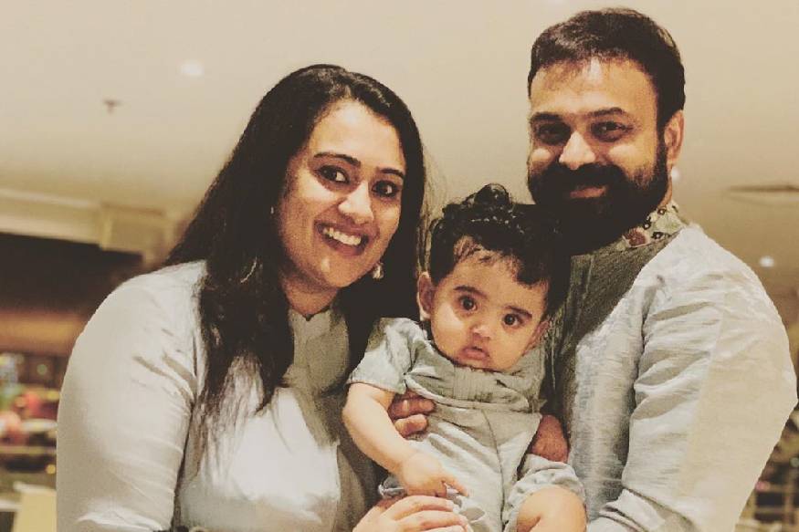  കുഞ്ചാക്കോ ബോബനും പ്രിയയും മകനൊപ്പം