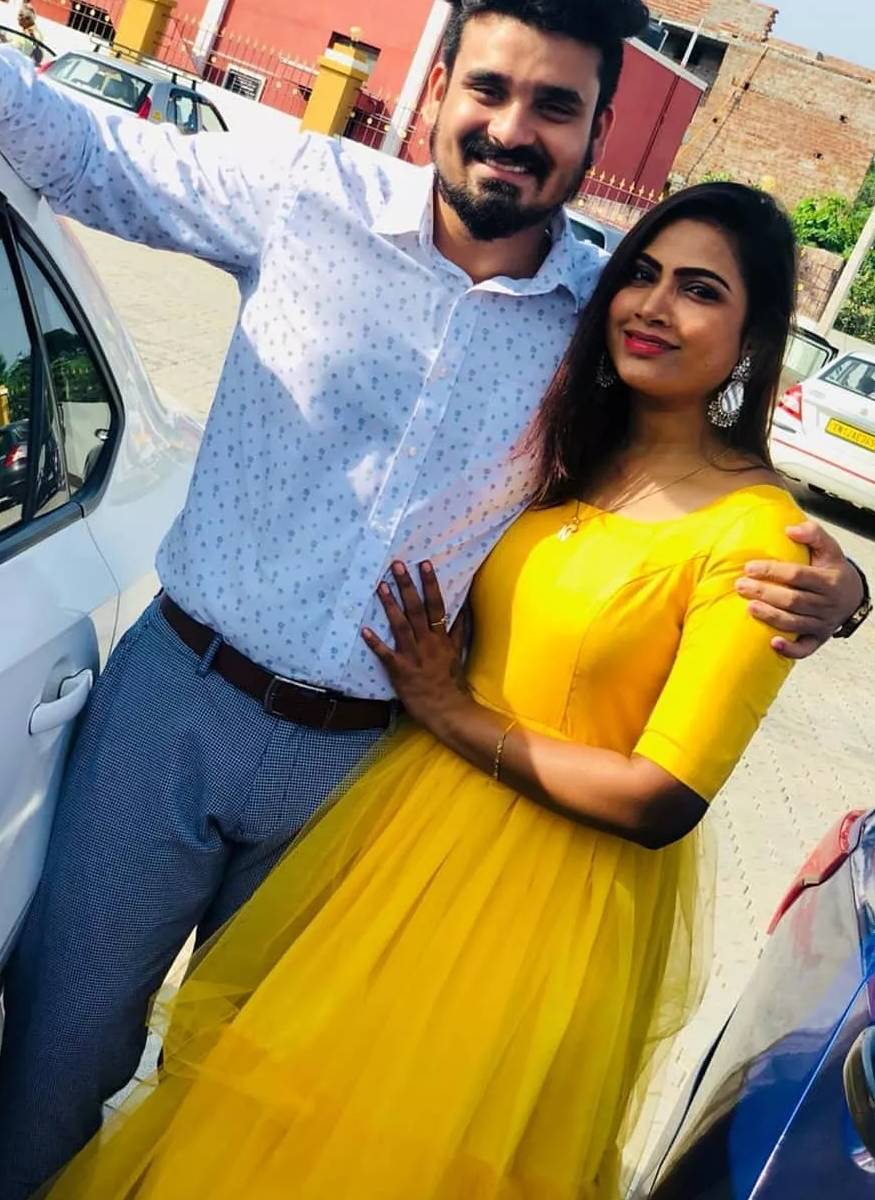 നന്ദിനിയുടെ രണ്ടാം വിവാഹമാണിത്. ആദ്യ ഭർത്താവിന്റെ വേർപാടിന് രണ്ടു വർഷത്തിന് ശേഷമാണ് ഇവർ പുനർവിവാഹിതയാവുന്നത്. നന്ദിനിയുടെ രണ്ടാം വിവാഹമാണിത്. ആദ്യ ഭർത്താവിന്റെ വേർപാടിന് രണ്ടു വർഷത്തിന് ശേഷമാണ് ഇവർ പുനർവിവാഹിതയാവുന്നത്.