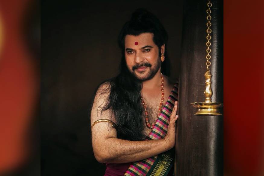  വേഷപ്പകർച്ചകളിലൂടെയും ആരാധകരെ പലപ്പോഴും അമ്പരപ്പിച്ചിട്ടുള്ള സൂപ്പർതാരം മമ്മൂട്ടിയുടെ പുതിയ ലുക്ക് ആരാധകരെ ഞെ‍‍‍‍ട്ടിച്ചിരിക്കുകയാണ്.