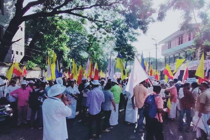  സെക്രട്ടേറിയേറ്റിനു മുന്നില്‍ സംഘടിപ്പിച്ച പ്രതിഷേധ ധര്‍ണ്ണയില്‍ ആയിരങ്ങള്‍ പങ്കെടുത്തു. അതേ സമയം ചര്‍ച്ച് ആക്ടിനെതിരെ സിറോ മലബാര്‍ സഭ രംഗത്തെത്തി. നിലവിലെ സിവിൽ നിയമം പാലിച്ചുകൊണ്ടാണ് സഭ എല്ലാ പ്രവര്‍ത്തനങ്ങളും നടത്തുന്നത്. പുതിയ നിയമം ആവശ്യമില്ലെന്നും സിറോ മലബാര്‍ സഭ പ്രസ്താവനയില്‍ വ്യക്തമാക്കി