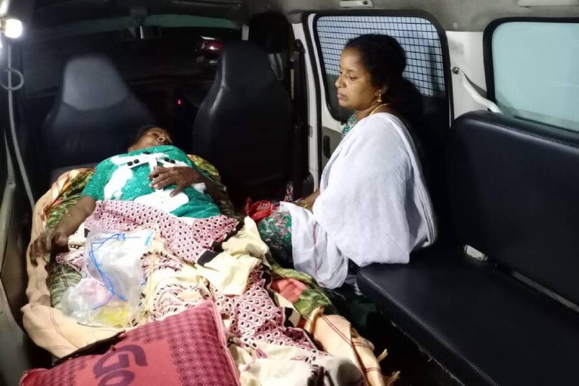  മുക്കം സാമൂഹികാരോഗ്യ കേന്ദ്രമാണ് ജാനുവിന് പ്രവേശനം നിഷേധിച്ചത്. കഴിഞ്ഞ തിങ്കളാഴ്ച വീട്ടുമുറ്റത്ത് വീണതിനെ തുടര്‍ന്നാണ് ജാനുവിന്റെ വാരിയെല്ലൊടിഞ്ഞത്. കോഴിക്കോട് മെഡിക്കല്‍ കോളജ് ആശുപത്രിയില്ലാണ് ജാനുവിനെ ആദ്യം എത്തിച്ചത്. ഇവിടെ നാല് ദിവസം ചികിത്സിച്ചു. മെഡിക്കല്‍ കോളജില്‍ ആവശ്യത്തിന് കിടക്ക ഇല്ലാതായതോടെ ഇവരെ മുക്കം സി.എച്ച്.സിയിലേക്ക് റഫര്‍ ചെയ്തു. മെഡിക്കല്‍ കോളേജില്‍ നിന്ന് റഫര്‍ ചെയ്ത ശീട്ട് ഡ്യൂട്ടിയിലുണ്ടായിരുന്ന നഴ്‌സിന് നല്‍കിയെങ്കിലും രോഗിയെ പ്രവേശിപ്പിക്കാന്‍ ആശുപത്രിയിലെ ജീവനക്കാര്‍ തയ്യാറായില്ല.