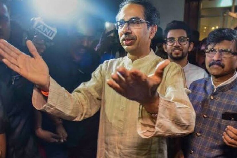 ഇതിനിടെ സാക്ഷാൽ താക്കറെ പാർട്ടി ചുമതലകളിൽ നിന്നും സ്വയം പിൻമാറി. ഇതിനിടെ ഉദ്ധവിന്റെ നിഴലായി ഒപ്പമുണ്ടായിരുന്ന സഹോദരൻ രാജ് താക്കറെ പാർട്ടിയിലെ വിമതനായി. പിന്നീട് മഹാരാഷ്ട്ര നവ നിർമ്മാണ സേന രൂപീകരിച്ച് പുറത്തു പോകുകയും ചെയ്തു.