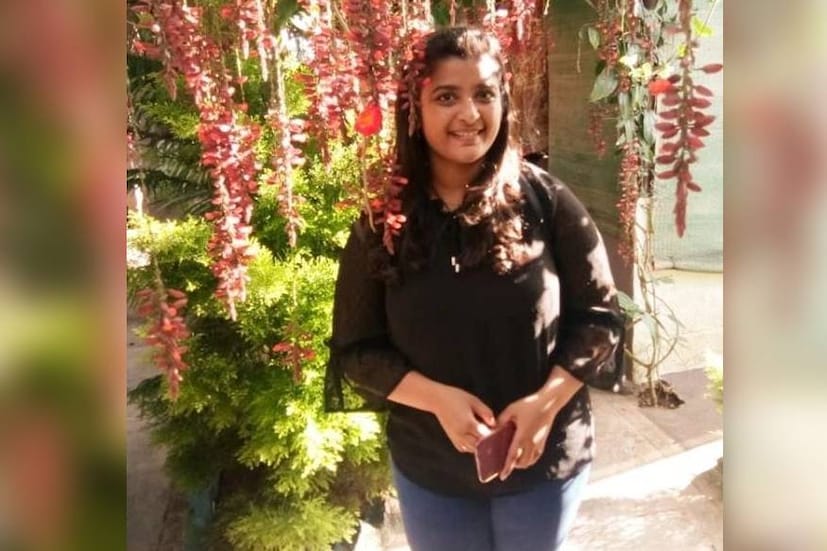  ഇതുകൂടാതെ, ഇയാളുടെ ഫോട്ടോക്കൊപ്പം ആളെ പരിചയപ്പെടുത്തുന്ന പോസ്റ്റും ശാലുവിന്റേതായുണ്ട്