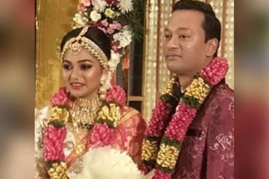 നടൻ ജഗതി ശ്രീകുമാറിന്റെ മകൾ ശ്രീലക്ഷ്മിയും ജിജിൻ ജഹാംഗീറും വിവാഹിതരായി. ലുലു ബോൾഗാട്ടി സെന്ററിൽ വച്ചായിരുന്നു വിവാഹം നടൻ ജഗതി ശ്രീകുമാറിന്റെ മകൾ ശ്രീലക്ഷ്മിയും ജിജിൻ ജഹാംഗീറും വിവാഹിതരായി. ലുലു ബോൾഗാട്ടി സെന്ററിൽ വച്ചായിരുന്നു വിവാഹം