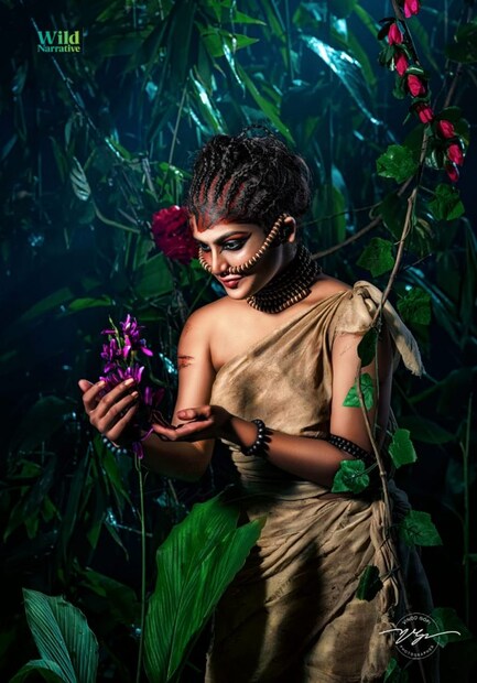  ഇതെന്താ കാമറയും തൂക്കി കാട്ടിൽ കറങ്ങുന്നേ എന്ന് ചോദിച്ചാൽ പറയാൻ പഴയൊരു കഥയുണ്ട് വിനോദ് ഗോപിക്ക്. മലയോര ജില്ലക്കാരനായ വിനോദിന് കാടെന്നും അത്ഭുതങ്ങൾ ഒളിപ്പിച്ചിരിക്കുന്ന ഭൂമിയിലെ വിസ്മയമാണ്. കാട് കണ്ടുതീർക്കാൻ കഴിയില്ലേ എന്ന് ചോദ്യമെറിഞ്ഞാൽ ഉടൻ വരും കാടൊക്കെ കടൽ പോലെ കിടക്കുവല്ലേ ചേട്ടാ എന്ന്.