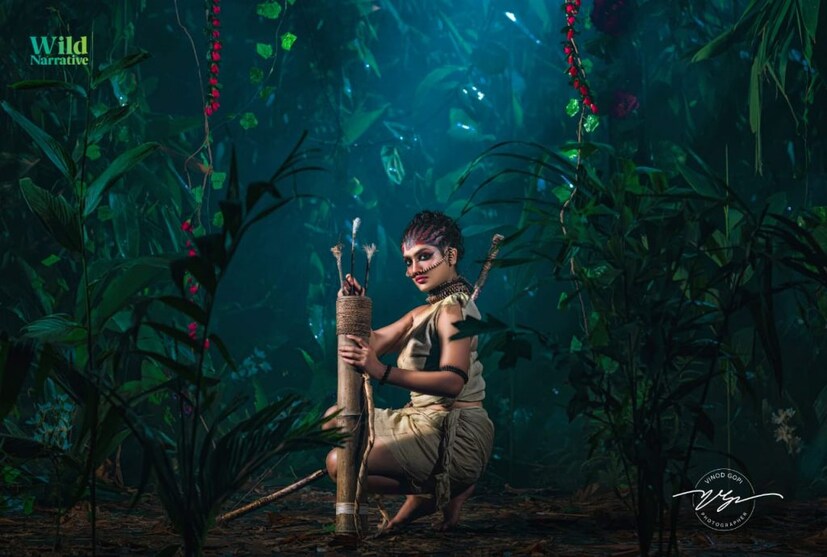  കാനനമധ്യത്തിൽ കണ്ണിൽ കനൽ ഒളിപ്പിച്ച നോട്ടവുമായി നിൽക്കുന്ന സാനിയയും കൂട്ടരും നാട്ടിടങ്ങളിൽ തരംഗമായിക്കഴിഞ്ഞു. തന്റെ പ്രയത്നം ഫലം കണ്ടതിലുള്ള ആഹ്ലാദം വിനോദ് ഗോപി എന്ന പ്രതിഭ മറച്ചുവെക്കുന്നില്ല.