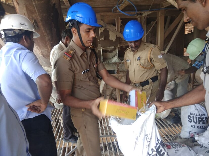  പാലക്കാട്:  സംസ്ഥാനത്ത് എക്സൈസ് പിടിച്ചെടുത്ത നിരോധിത പുകയില ഉല്പന്നങ്ങൾ കത്തിച്ചു നശിപ്പിച്ചു തുടങ്ങി. മലബാർ സിമന്‍റ്സിന്‍റെ ചൂളയിലിട്ടാണ് ഇവ നശിപ്പിക്കുന്നത്.