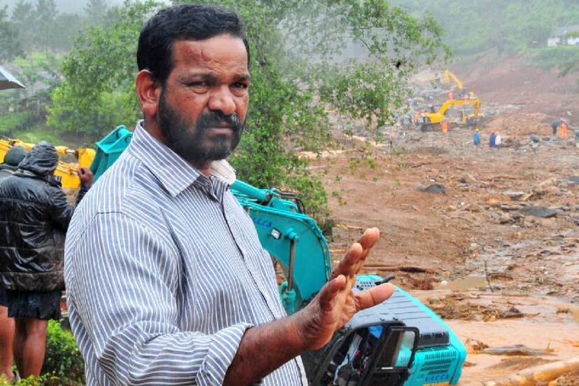  പുത്തുമലയെ മലവെള്ളപ്പാച്ചില്‍ തുടച്ചെടുത്ത എട്ടാം തിയ്യതി പുലര്‍ച്ചെ ഒരു മണിയോടെ വാര്‍ഡ് മെമ്പര്‍ ചന്ദ്രനെത്തേടി ഒരു ഫോണ്‍കോള്‍ വന്നു. പുത്തുമലയ്ക്കടുത്ത് പ്രവര്‍ത്തനം നിര്‍ത്തിയ ക്വാറിയോട് ചേര്‍ന്നുള്ള രാധാമണിയുടെയും രവീന്ദ്രന്‍റെയും വീടുകളിലേക്ക്‌ പാറകൾ ഇടിഞ്ഞുവീണിട്ടുണ്ട്. മഴ കോരിച്ചൊരിയുന്നുണ്ട്. അതിനിടയിലൂടെ തകര്‍ന്ന വീടുകളിലുണ്ടായിരുന്നവരെ ബന്ധുവീടുകളിലേക്ക്‌ മാറ്റി. റോഡാകെ കല്ലും മണ്ണും വന്ന് മൂടിയിരിക്കുന്നു. മലമുകളില്‍ മണ്ണിടിയാനുള്ള സൂചനകള്‍.