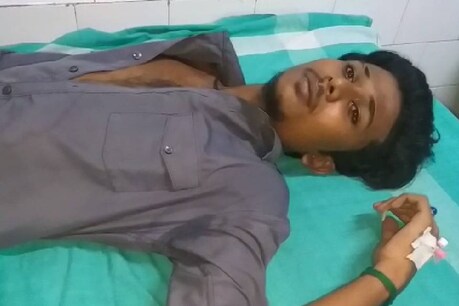 'എസ്എഫ്ഐ കൊടിപിടിച്ച് പ്രകടനത്തിൽ പങ്കെടുത്തില്ല'; വിദ്യാർഥികളെ മർദിച്ചതായി പരാതി 'എസ്എഫ്ഐ കൊടിപിടിച്ച് പ്രകടനത്തിൽ പങ്കെടുത്തില്ല'; വിദ്യാർഥികളെ മർദിച്ചതായി പരാതി