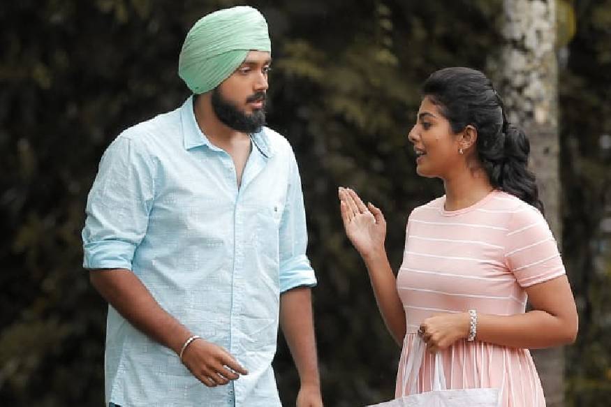 കാളിദാസ് ജയറാം നായകനാവുന്ന ഹാപ്പി സർദാർ നാളെ റിലീസിനെത്തുന്നു. പഞ്ചാബിന്റെ പശ്ചാത്തലത്തിൽ ഒരുങ്ങുന്ന പ്രണയചിത്രമാണ് ഇത്. കാളിദാസ് ജയറാം നായകനാവുന്ന ഹാപ്പി സർദാർ നാളെ റിലീസിനെത്തുന്നു. പഞ്ചാബിന്റെ പശ്ചാത്തലത്തിൽ ഒരുങ്ങുന്ന പ്രണയചിത്രമാണ് ഇത്.