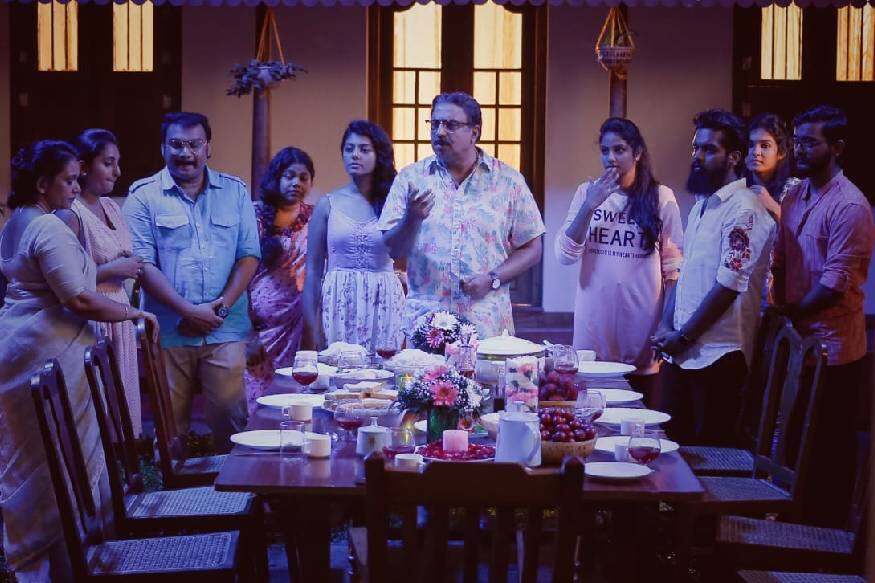 മുൻപ് ഒന്നിച്ച് നിരവധി ഡോക്യുമെന്ററികളും ഷോർട്ട് ഫിലിമുകളും സംവിധാനം ചെയ്ത സുധീപിന്റെയും ഗീതികയുടെയും ആദ്യത്തെ സംവിധാനസംരംഭമാണ് ഹാപ്പി സർദാർ. മുൻപ് ഒന്നിച്ച് നിരവധി ഡോക്യുമെന്ററികളും ഷോർട്ട് ഫിലിമുകളും സംവിധാനം ചെയ്ത സുധീപിന്റെയും ഗീതികയുടെയും ആദ്യത്തെ സംവിധാനസംരംഭമാണ് ഹാപ്പി സർദാർ.