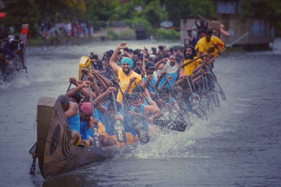  ഹാപ്പി എന്ന സർദാർ യുവാവിന്റെ വേഷത്തിലാണ് കാളിദാസ് എത്തുന്നത്.