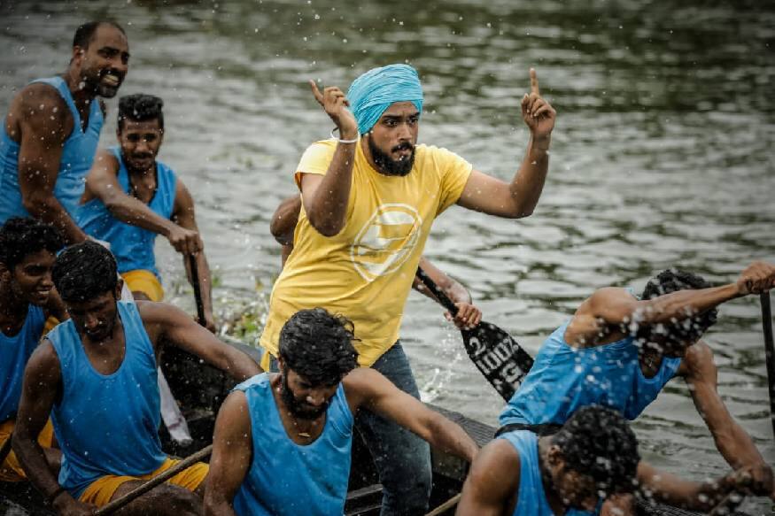 സാഹചര്യങ്ങൾ കൊണ്ട് കേരളത്തിലെത്തുന്ന ഹാപ്പി ഒരു മലയാളി പെൺകുട്ടിയുമായി പ്രണയത്തിലാവുകയും പിന്നീടുണ്ടാകുന്ന പ്രശ്നങ്ങളുമൊക്കെയാണ് ചിത്രം പറയുന്നത്. സാഹചര്യങ്ങൾ കൊണ്ട് കേരളത്തിലെത്തുന്ന ഹാപ്പി ഒരു മലയാളി പെൺകുട്ടിയുമായി പ്രണയത്തിലാവുകയും പിന്നീടുണ്ടാകുന്ന പ്രശ്നങ്ങളുമൊക്കെയാണ് ചിത്രം പറയുന്നത്.