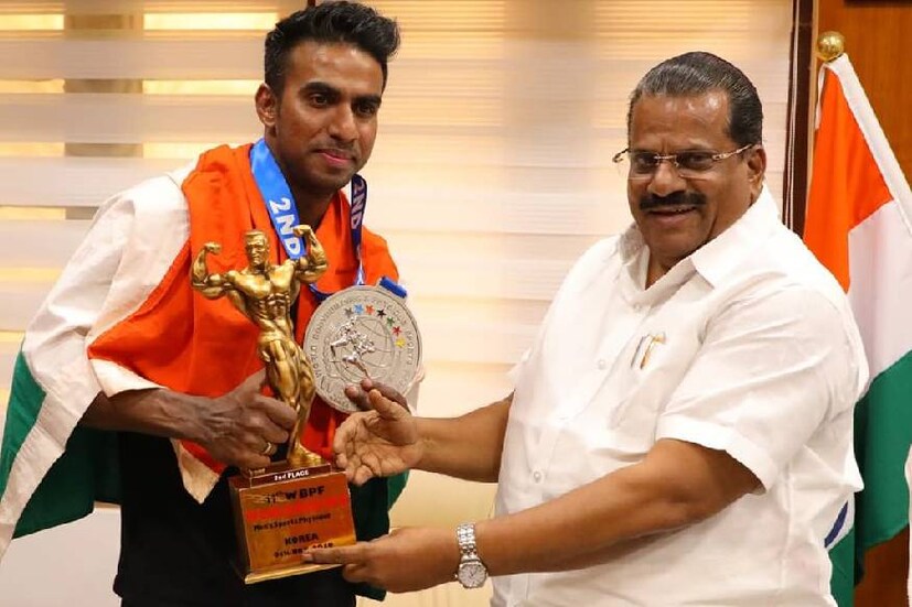 ദക്ഷിണ കൊറിയയിൽ നടന്ന ലോക ബോഡി ബിൽഡിംഗ് ചാമ്പ്യൻഷിപ്പിലെ മെൻ ഫിസിക് വിഭാഗത്തിൽ വെള്ളി നേടി ഇന്ത്യക്ക് അഭിമാനമായതിന്റെ നിറവിലാണ് കണ്ണൂർ സ്വദേശി ഷിനു ചൊവ്വ. ആദ്യമായാണ് ഇന്ത്യയിൽ നിന്ന് ഒരു താരം മെൻ ഫിസിക്ക് വിഭാഗത്തിൽ മെഡൽ സ്വന്തമാക്കുന്നത്.  ദക്ഷിണ കൊറിയയിൽ നടന്ന ലോക ബോഡി ബിൽഡിംഗ് ചാമ്പ്യൻഷിപ്പിലെ മെൻ ഫിസിക് വിഭാഗത്തിൽ വെള്ളി നേടി ഇന്ത്യക്ക് അഭിമാനമായതിന്റെ നിറവിലാണ് കണ്ണൂർ സ്വദേശി ഷിനു ചൊവ്വ. ആദ്യമായാണ് ഇന്ത്യയിൽ നിന്ന് ഒരു താരം മെൻ ഫിസിക്ക് വിഭാഗത്തിൽ മെഡൽ സ്വന്തമാക്കുന്നത്.