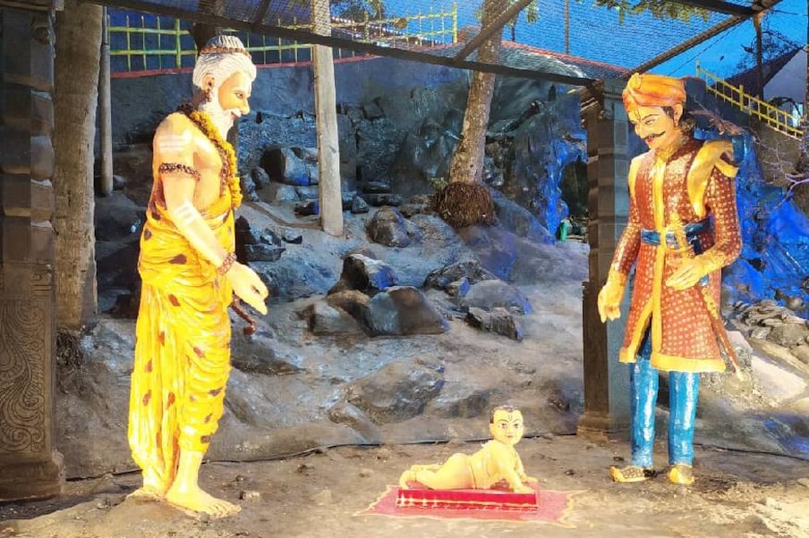  പമ്പ ഗണപതി ക്ഷേത്രത്തിനു മുന്നിലെ പൂങ്കാവനത്തിന്റെ പുനർ നിർമാണം പൂർത്തിയായി. വനത്തിൽ നിന്നും പന്തളം രാജാവിന് മണികണ്ഠനെ ലഭിക്കുന്നത് മുതൽ പമ്പയുടെ ഉത്ഭവം വരെയുള്ള സംഭവങ്ങളാണ് ഇവിടെ പുനർ നിർമിച്ചിരിക്കുന്നത്.