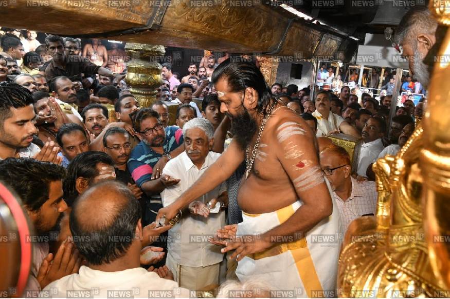  ക്ഷേത്രതന്ത്രി കണ്ഠരര് മഹേഷ് മോഹനരുടെ കാർമികത്വത്തിൽ മേൽശാന്തി വി എൻ വാസുദേവൻ നമ്പൂതിരിയാണ് നട തുറന്നത്.