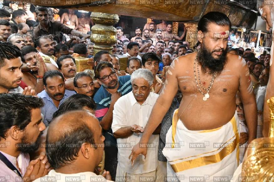  ദർശനത്തിന് വൻ ഭക്തജനത്തിരക്ക് അനുഭവപ്പെട്ടു.