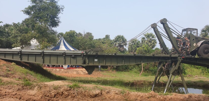  ഒരു വാഹനത്തിൽ 15 മീറ്റർ പാലം നിർമ്മിക്കാനുള്ള സംവിധാനങ്ങൾ ഘടിപ്പിച്ചിട്ടുണ്ട്.