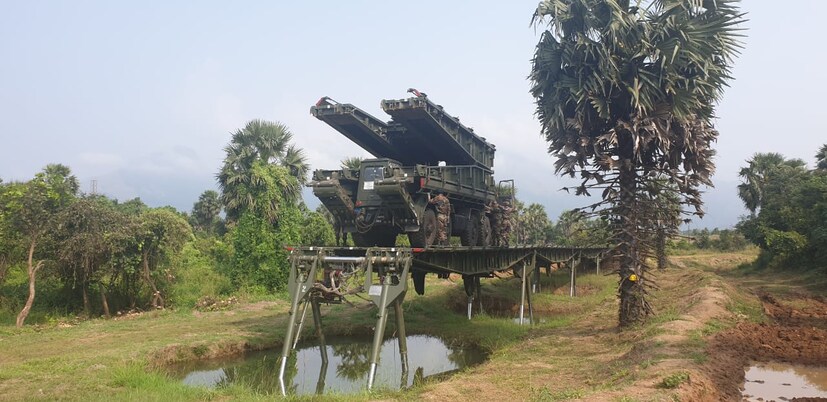  ഇന്ത്യൻ സൈന്യത്തിന് താല്ക്കാലികപാലം നിർമ്മിക്കാനുള്ള വാഹന സംവിധാനം കഞ്ചിക്കോട്ടെ ബിഇഎംഎൽ (BEML) യൂണിറ്റിലാണ് നിർമ്മിച്ചത്.
