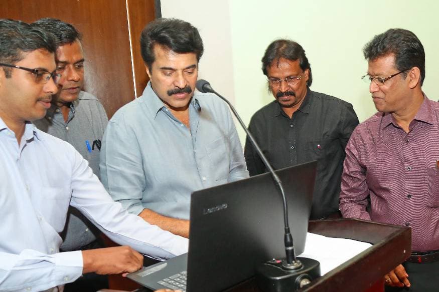 വിദ്യാര്ഥികള്ക്കായി 500 രൂപ നിരക്കില് ടിക്കറ്റുകള് ലഭ്യമാകും. ടിക്കറ്റ് ബുക്ക് ചെയ്യുമ്പോള് സ്റ്റുഡന്റ് ഐ.ഡികാര്ഡ് നല്കുകയും ഇതേ ഐ.ഡി സ്റ്റേഡിയത്തിലെ പ്രവേശന കവാടത്തില് പരിശോധനയ്ക്ക് വിധേയമാക്കുകയും വേണം. വിദ്യാര്ഥികള്ക്കായി 500 രൂപ നിരക്കില് ടിക്കറ്റുകള് ലഭ്യമാകും. ടിക്കറ്റ് ബുക്ക് ചെയ്യുമ്പോള് സ്റ്റുഡന്റ് ഐ.ഡികാര്ഡ് നല്കുകയും ഇതേ ഐ.ഡി സ്റ്റേഡിയത്തിലെ പ്രവേശന കവാടത്തില് പരിശോധനയ്ക്ക് വിധേയമാക്കുകയും വേണം.