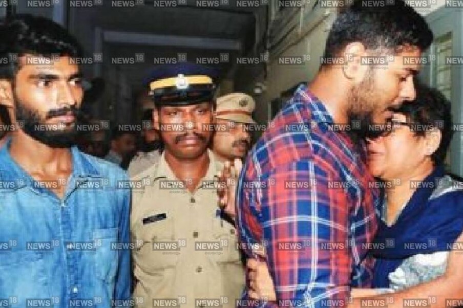  വിദ്യാര്‍ത്ഥികള്‍ക്കെതിരായ മുഖ്യമന്ത്രിയുടെ പരാമര്‍ശം ജനാധിപത്യപ്രതിനിധിയുടെ ഭാഗത്ത് നിന്ന് ഉണ്ടാവാന്‍ പാടില്ലാത്തതാണെന്ന് സച്ചിദാനന്ദന്‍ പറഞ്ഞു. സര്‍ക്കാറിന്റെ നിലപാട് നിരാശാജനകമാണെന്നും ഓഡിയോ സന്ദേശത്തില്‍ സച്ചിദാനന്ദന്‍ പറഞ്ഞു.