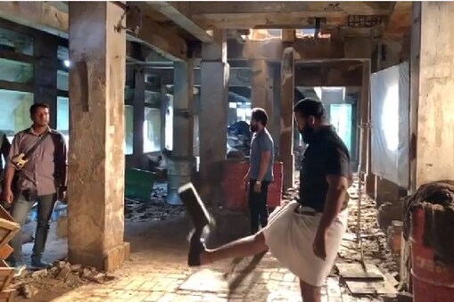 ഇഷ്‌ടിക ചവിട്ടി തെറിപ്പിക്കുന്ന ജയസൂര്യ 