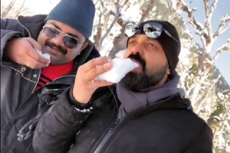 വിശന്ന് വലഞ്ഞ് മഞ്ഞ് വാരി തിന്ന് കുഞ്ചാക്കോ ബോബനും ജിസ് ജോയിയും വിശന്ന് വലഞ്ഞ് മഞ്ഞ് വാരി തിന്ന് കുഞ്ചാക്കോ ബോബനും ജിസ് ജോയിയും