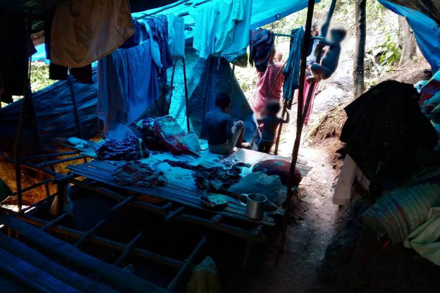 വഴിയരികിൽ ഷീറ്റ് വലിച്ച് കെട്ടിയ ജീവിതങ്ങൾ; ശബരിമലയിലും ആദിവാസി പുനരധിവാസം വിദൂര സ്വപ്നം