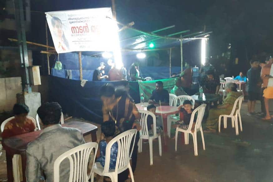 പാതയോരത്തു ഒരു തട്ടുകട വിദ്യാർത്ഥികൾ ആരംഭിച്ചു . ആലപ്പുഴ തുറവൂർ ജംക്ഷന് വടക്കുവശത്ത് വളമംഗലത് ആണ് ഹോട്ടൽ മാനേജ്മെന്റ് കോഴ്സ് പഠിക്കുന്ന കുട്ടികൾ തട്ടുകട നടത്തുന്നത് പാതയോരത്തു ഒരു തട്ടുകട വിദ്യാർത്ഥികൾ ആരംഭിച്ചു . ആലപ്പുഴ തുറവൂർ ജംക്ഷന് വടക്കുവശത്ത് വളമംഗലത് ആണ് ഹോട്ടൽ മാനേജ്മെന്റ് കോഴ്സ് പഠിക്കുന്ന കുട്ടികൾ തട്ടുകട നടത്തുന്നത്