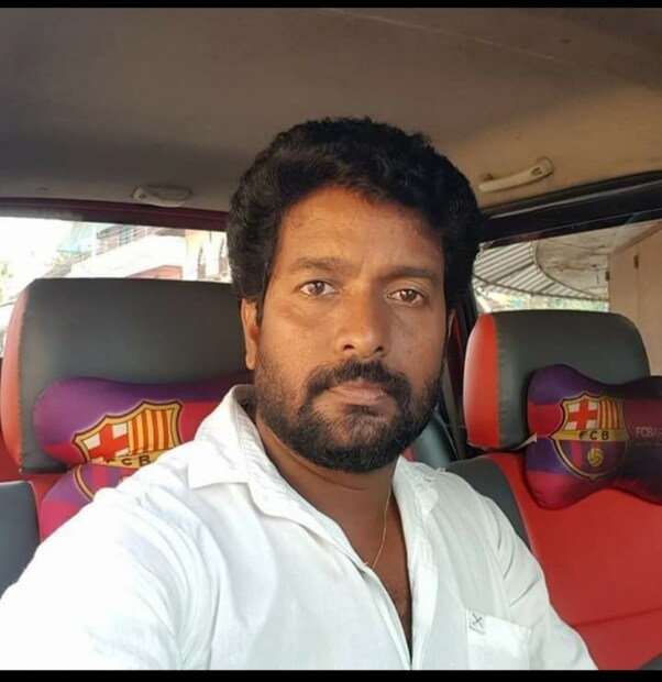  കാറിനുള്ളില്‍ നിന്ന് പെട്രോള്‍ കുപ്പി പോലീസ് കണ്ടെടുത്തിട്ടുണ്ട്. കാര്‍ കത്തിയതാണോയെന്ന് പൊലീസ് അന്വേഷിക്കുന്നുണ്ട്.