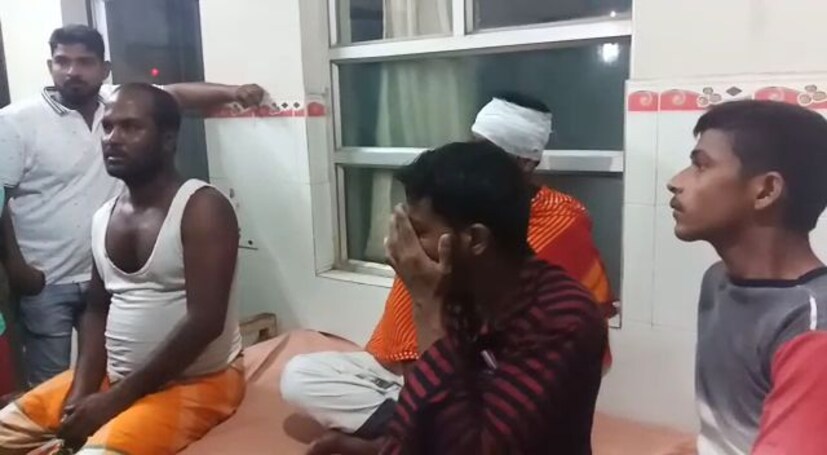 കോഴിക്കോട്: പൗരത്വ നിയമ ഭേദഗതിക്കെതിരായ പ്രതിഷേധത്തിൽ പങ്കെടുത്ത ഇതര സംസ്ഥാന തൊഴിലാളികള്ക്ക് നേരെ ആക്രമണം. കോഴിക്കോട് നാദാപുരത്ത് ഇന്നലെ രാത്രി നടന്ന പ്രതിഷേധ പ്രകടനത്തില് പങ്കെടുത്തവര്ക്കെതിരെയാണ് ആക്രമണമുണ്ടായത്.   കോഴിക്കോട്: പൗരത്വ നിയമ ഭേദഗതിക്കെതിരായ പ്രതിഷേധത്തിൽ പങ്കെടുത്ത ഇതര സംസ്ഥാന തൊഴിലാളികള്ക്ക് നേരെ ആക്രമണം. കോഴിക്കോട് നാദാപുരത്ത് ഇന്നലെ രാത്രി നടന്ന പ്രതിഷേധ പ്രകടനത്തില് പങ്കെടുത്തവര്ക്കെതിരെയാണ് ആക്രമണമുണ്ടായത്.