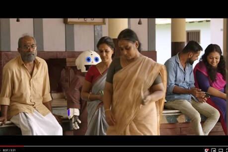 ഫോണിൽ നോക്കുമ്പോൾ പ്രായം കൊണ്ട് ഇത്തിരി മാറ്റം വന്നിട്ടുള്ള മുഖത്ത് ഇടക്കിടെ കള്ളച്ചിരി വിരിയുന്നത് ഡിജിറ്റൽ ടീനേജ് പിടികൂടുന്നതിന്റെ സൂചനയാണ് ഫോണിൽ നോക്കുമ്പോൾ പ്രായം കൊണ്ട് ഇത്തിരി മാറ്റം വന്നിട്ടുള്ള മുഖത്ത് ഇടക്കിടെ കള്ളച്ചിരി വിരിയുന്നത് ഡിജിറ്റൽ ടീനേജ് പിടികൂടുന്നതിന്റെ സൂചനയാണ്