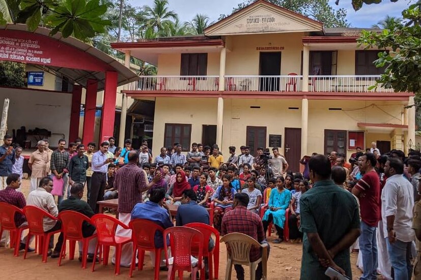  ഒന്ന് ഉറപ്പാണ്.. ഈ കുട്ടികളെ ഇന്നാട്ടുകാർ മറന്നാലും ഇവർ മറക്കില്ല... അവരുടെ ജീവിതത്തിൽ അവർ അറിയാതെ പഠിച്ച സ്നേഹത്തിന്റെ പുതിയ അധ്യായം.. അത് അവർ എക്കാലവും ഓർത്തു തന്നെയിരിക്കും.. അതുപോലെ കാഞ്ഞങ്ങാട്ടുകാർക്ക്‌ ഈ കലോത്സവത്തിലൂടെ ലഭിച്ചത് മറ്റ് 13 ജില്ലകളിലും നീണ്ടു കിടക്കുന്ന സൗഹൃദ ചങ്ങല ആണ്... അതേ, ഇങ്ങനെ ആണ് കല ജീവിതത്തെ സ്വാധീനിക്കുന്നത്... മാറ്റുന്നത്...