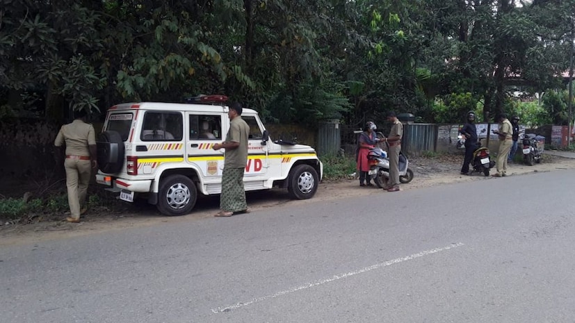  കൊച്ചി: മോട്ടോര്‍ വാഹന വകുപ്പ് എറണാകുളം എന്‍ഫോഴ്‌സ്‌മെന്റ് ആര്‍.ടി.ഓയുടെ നേതൃത്വത്തില്‍ പെരുമ്പാവൂര്‍ കേന്ദ്രീകരിച്ച് നടത്തിയ വാഹന പരിശോധനയില്‍ ഹെല്‍മറ്റ് ധരിക്കാതെ ഇരുചക്രവാഹനം ഓടിച്ച 174 പേര്‍ക്കെതിരെ നടപടിയെടുത്തു. 
